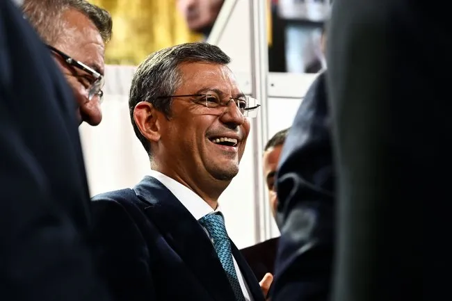 Ekrem İmamoğlu’nun CHP Kurultayı’na müdahalesi belgelendi: 100 Bin TL’yi bana elden verdi!