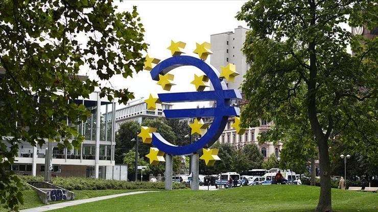Euro Bölgesi’nde yatırımcı güveni nisanda çakıldı