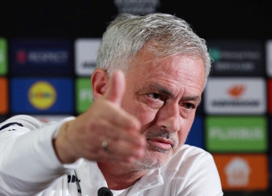 Fenerbahçe'de Mourinho iki futbolcunun üstünü çizdi