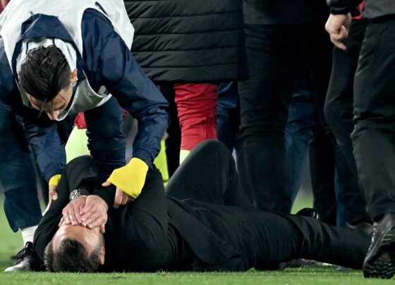 Fenerbahçe'den Okan Buruk açıklaması: Kendisini 'kurşun yemiş' refleksi ile yere attı - Son Dakika Spor Haberleri