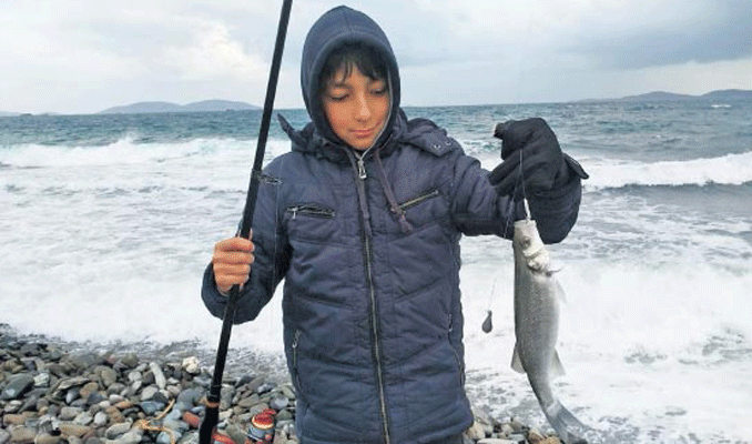 Havuz patladı, 2 ton levrek denize dağıldı haberi