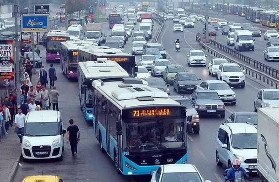 İstanbul Özel Halk Otobüsleri Esnaf Odası'ndan seferleri durdurma kararı: İBB'den 5 milyar TL alacağını tahsil edemedi!