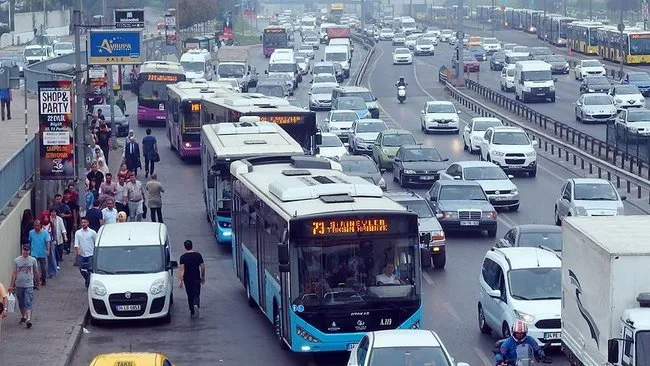 İstanbul Özel Halk Otobüsleri Esnaf Odası’ndan seferleri durdurma kararı: İBB’den 5 milyar TL alacağını tahsil edemedi!