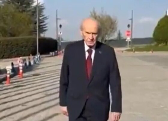 MHP'den dikkat çeken paylaşım: Hele durma yürü sen, daha yolun yarısı var..