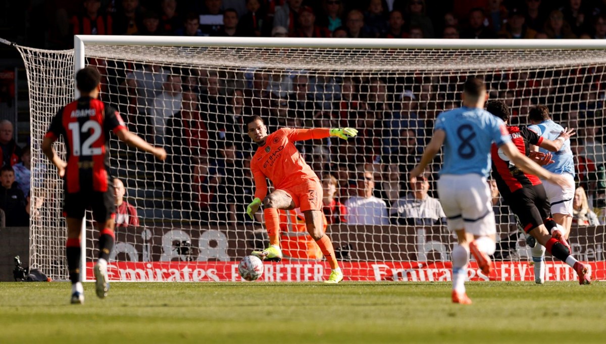 Manchester City’nin kalecisi Ederson 7. asistine imza attı
