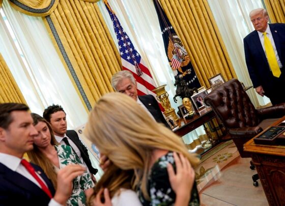 Mehmet Öz'ün yemin töreninde torunu baygınlık geçirdi, Trump konuşmasını yarıda kesti - Son Dakika Dünya Haberleri