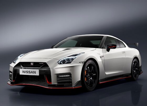 Nissan GT-R, yeni versiyonu ile geliyor.