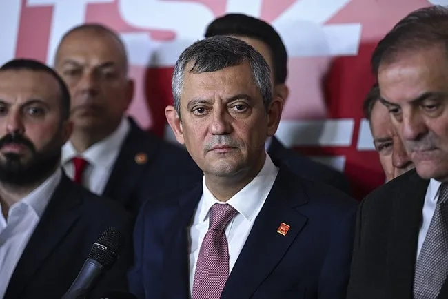 Özgür Özel yine Batı’ya dert yandı! Son durağı Fransa oldu, Avrupa’ya çağrı yaptı: Destekler yetersiz…