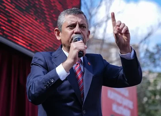 Özgür Özel'in haddini aşan sözlerine AK Parti'den sert tepki: Dipsiz bataklığı temsil ediyor