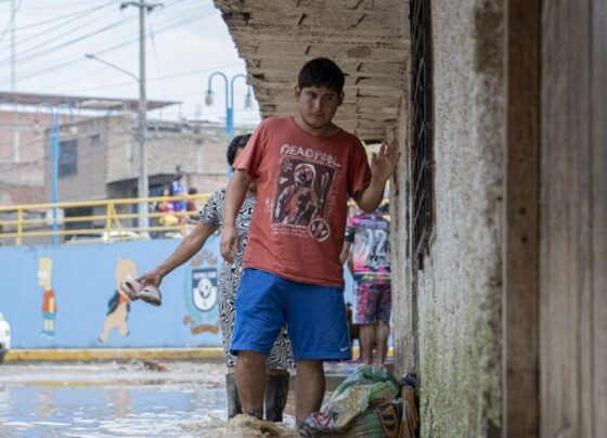 Peru'daki selde sağlık merkezini su bastı: Doktorlar hizmet vermeye devam etti - Son Dakika Dünya Haberleri