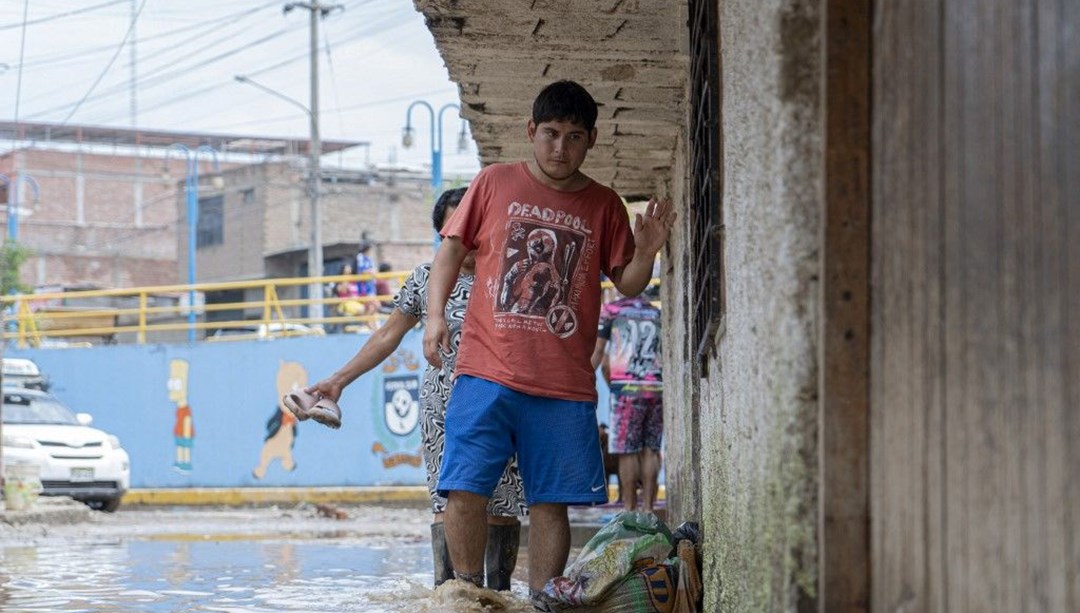 Peru’daki selde sağlık merkezini su bastı: Doktorlar hizmet vermeye devam etti – Son Dakika Dünya Haberleri