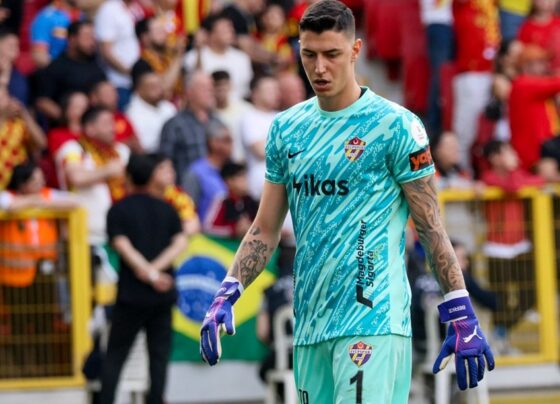Premier Lig devinden milli kaleciye kanca - Son Dakika Spor Haberleri