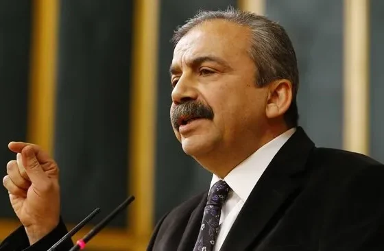 SON DAKİKA! Sırrı Süreyya Önder'in sağlık durumu nasıl? Doktorlardan yeni açıklama: Hayati tehlike devam ediyor
