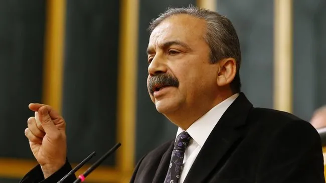 SON DAKİKA! Sırrı Süreyya Önder’in sağlık durumu nasıl? Doktorlardan yeni açıklama: Hayati tehlike devam ediyor