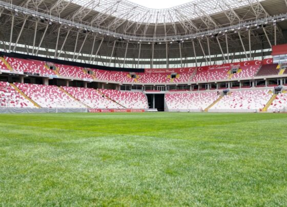 Sivas 4 Eylül Stadı Sivasspor-Fenerbahçe maçına hazırlanıyor: Zeminde son durum - Son Dakika Spor Haberleri