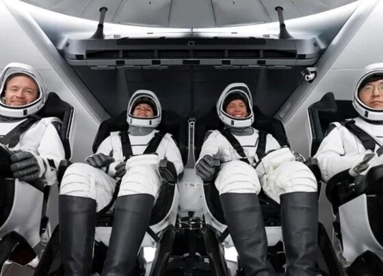 SpaceX tarihi görevi tamamladı: Uzay yolcuları Dünya'ya döndü - Son Dakika Dünya Haberleri
