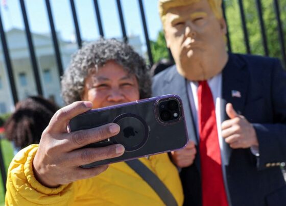Trump, Apple’ı krizin eşiğinden nasıl kurtardı?