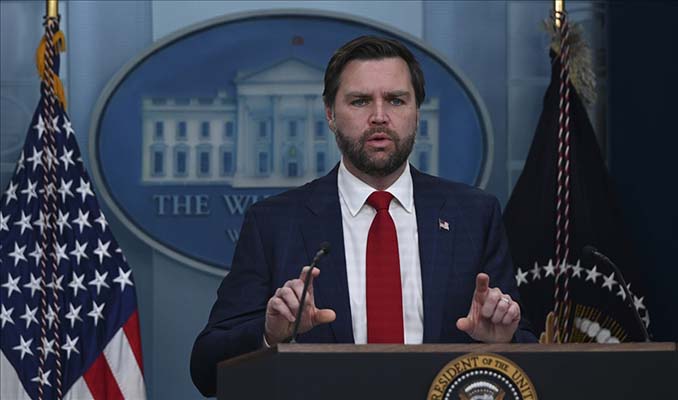 ABD Başkanı Trump, Putin ile görüşüyor haberi