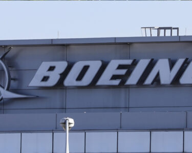 Katar Boeing'e 160 uçak siparişi verdi