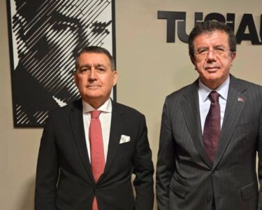 AK Parti'li Zeybekçi'den TÜSİAD'a destek