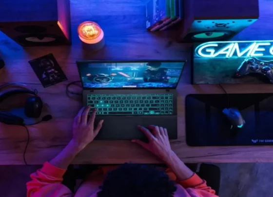 ASUS, V16 dizüstü bilgisayarını duyurdu.