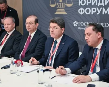 Adalet Bakanı Tunç, Katarlı ve BAE’li mevkidaşları ile görüştü