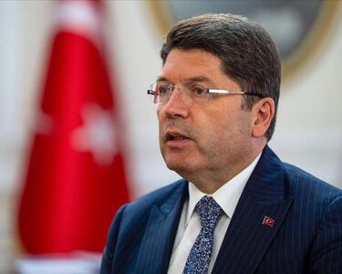 Yılmaz Tunç'tan, Özel'e saldıran şahıs hakkında açıklama
