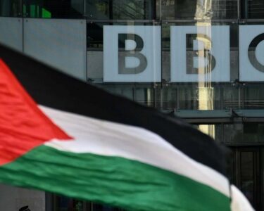 BBC'ye soykırımı gizlediği gerekçesiyle protesto - Son Dakika Dünya Haberleri