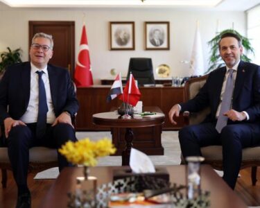 Bakan Bayraktar duyurdu Enerjide yeni dönem... Türkiye ile Mısır arasında Stratejik FSRU Anlaşması