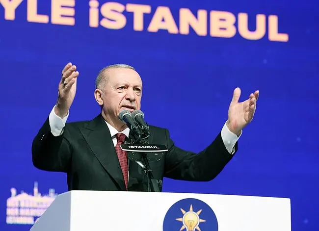 Başkan Erdoğan: Özel, suç örgütünün posta güvercini gibi hareket ediyor