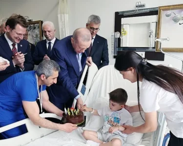Başkan Erdoğan'dan açılışını yaptığı hastanedeki hastalara ziyaret