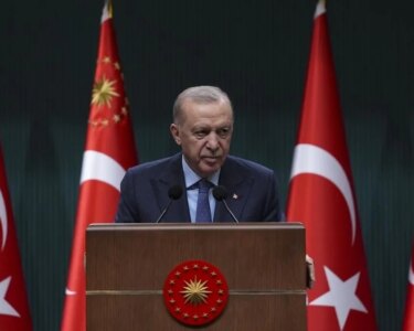 Başkan Erdoğan'dan saldırıya uğrayan Özgür Özel'e geçmiş olsun mesajı