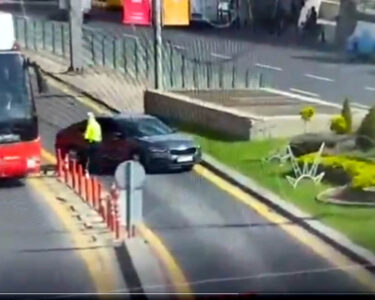 CHP'li vekilleri taşıyan otobüsü polisin üzerine süren şoför hakkında suç duyurusu