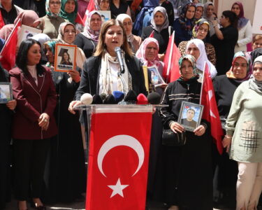 Diyarbakır'da Anneler Günü'nde de evlat nöbeti haberi
