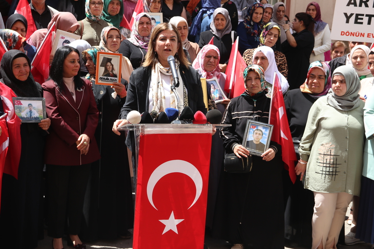 Diyarbakır’da Anneler Günü’nde de evlat nöbeti haberi