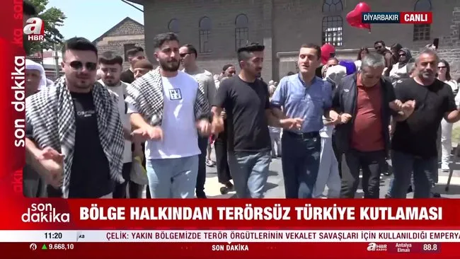 Diyarbakır’da Terörsüz Türkiye halayı: Türk Kürt kardeştir, mutluyuz umutluyuz!