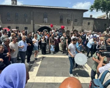 Diyarbakır’da bayram havası! Davul-zurnalı kutlama