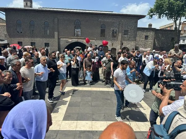 Diyarbakır’da bayram havası! Davul-zurnalı kutlama
