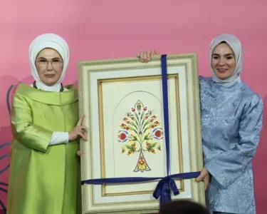 Emine Erdoğan, Uluslararası Aile Forumu galasına katıldı: Aileyi hak ettiği konuma yükseltelim