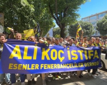 Fenerbahçeli taraftarlardan protesto yürüyüşü - Son Dakika Spor Haberleri