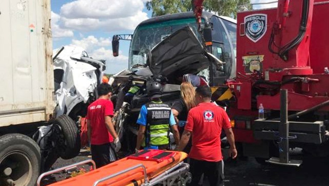 Filipinler’de yolcu otobüsü gişedeki araçlara çarptı: 12 ölü – Son Dakika Dünya Haberleri