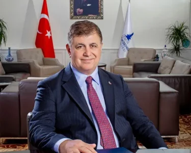 Hem satıyor hemde borç alıyor! İzmir Büyükşehir Meclisi'nde Başkan Tugay'a 6 milyar TL'lik borçlanma yetkisi