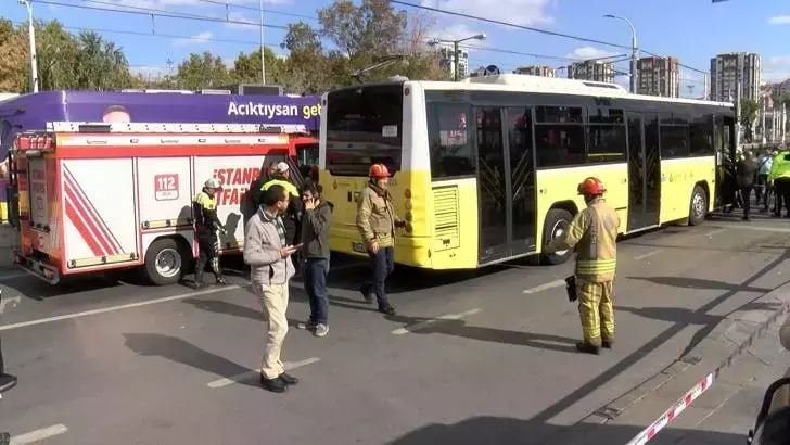 İETT otobüsünden akan mazot çok sayıda araca kaza yaptırdı haberi