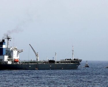 Rusya, Yunan petrol tankerine el koydu