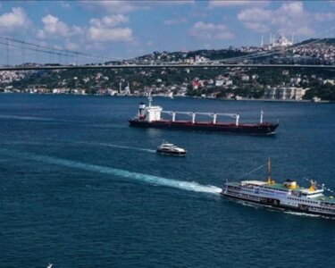 İstanbul Boğazı'nda gemi trafiği çift yönlü askıya alındı