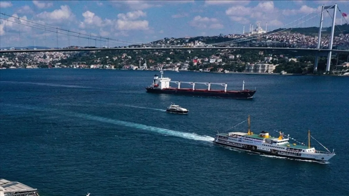 İstanbul Boğazı’nda gemi trafiği çift yönlü askıya alındı