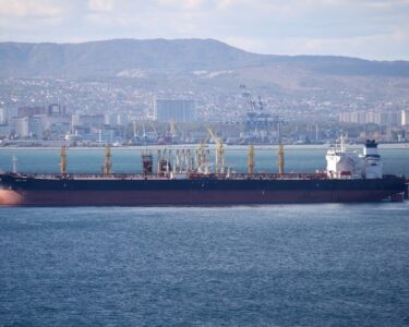 Karadeniz’de çevre felaketine rağmen plajlar dolup taşıyor - Son Dakika Dünya Haberleri
