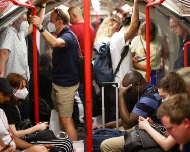 Londra'da elektrik kesintisi: Yolcular metrosda mahsur kaldı - Son Dakika Dünya Haberleri