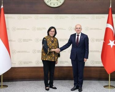 Mehmet Şimşek, Endonezya Maliye Bakanı Indrawati ile görüştü