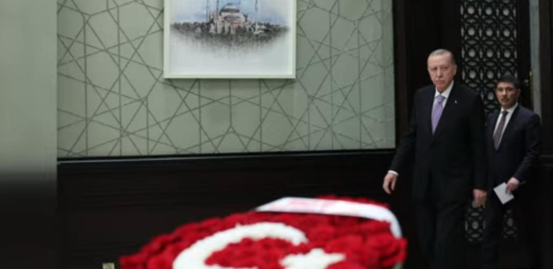 SON DAKİKA| Kabine toplantısında ‘Bahçeli’ detayı! Türk Bayraklı çiçek gönderdi
